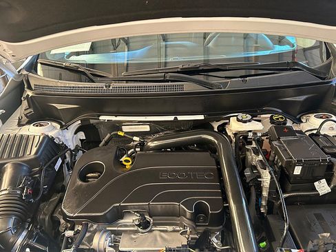 Used 2024 GMC Terrain SLE image 28