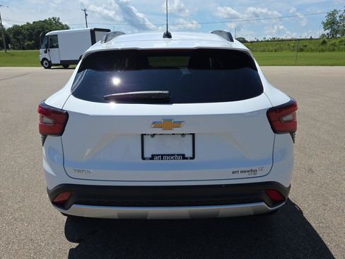 Used 2024 Chevrolet Trax LT w/ Driver Confidence Package FWD image 4
