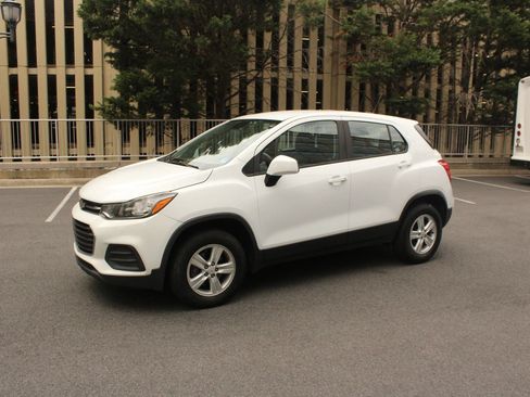 Used 2017 Chevrolet Trax LS AWD/4WD image 12