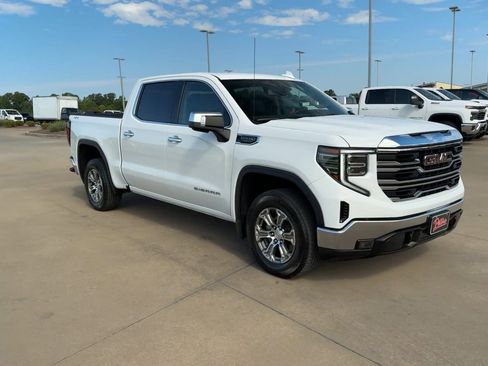 Used 2024 GMC Sierra 1500 SLT image 2