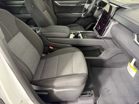 New 2025 GMC Acadia Elevation image 22