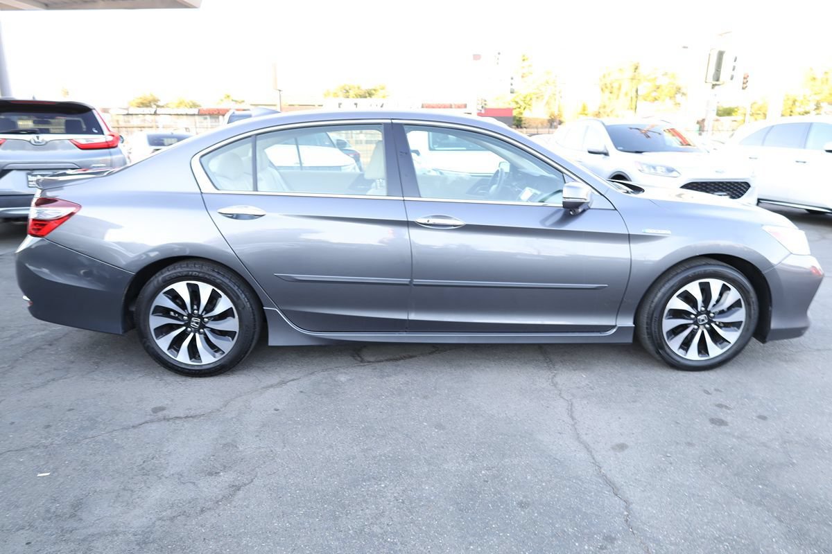 Used 2017 Honda Accord Touring image 8