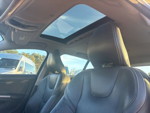 Used 2018 Volvo V60 T5 Dynamic w/ Vision Package image 53