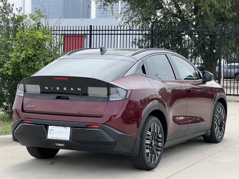 New 2026 Nissan Leaf Platinum+ w/ Cargo Package (Platinum+) FWD image 4