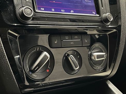 Used 2017 Volkswagen Jetta Sport image 9