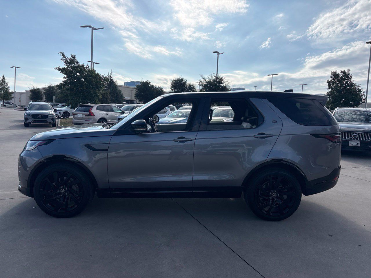 Used 2021 Land Rover Discovery S R-Dynamic AWD/4WD image 8