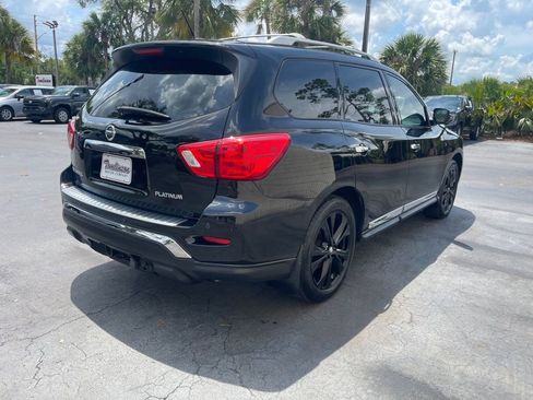 Used 2017 Nissan Pathfinder Platinum w/ Midnight Edition Package FWD image 18