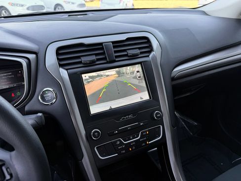 Used 2019 Ford Fusion SE FWD image 32