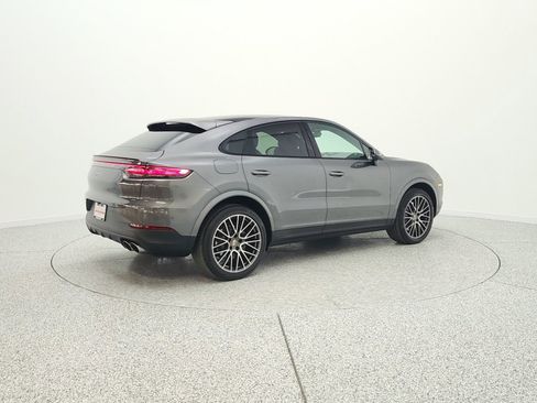 Used 2023 Porsche Cayenne Coupe image 5