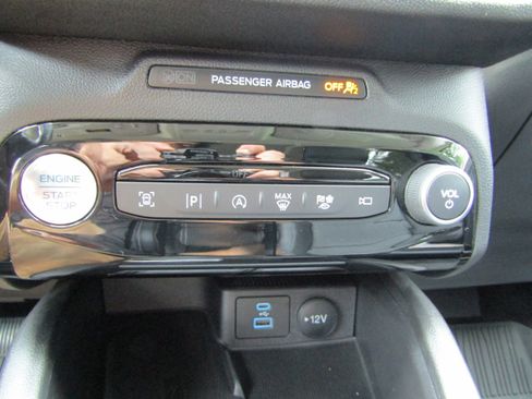 Certified 2023 Ford Escape Platinum image 28