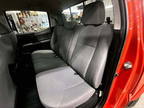 Used 2018 Toyota Tacoma SR5 image 18