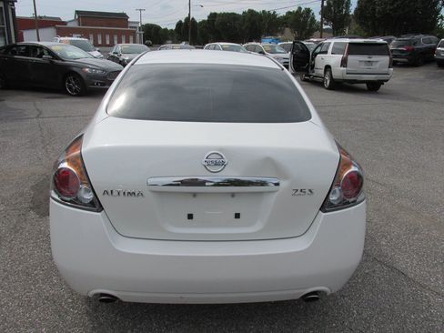 Used 2009 Nissan Altima 2.5 S w/ Emergency Aid Pkg FWD image 4