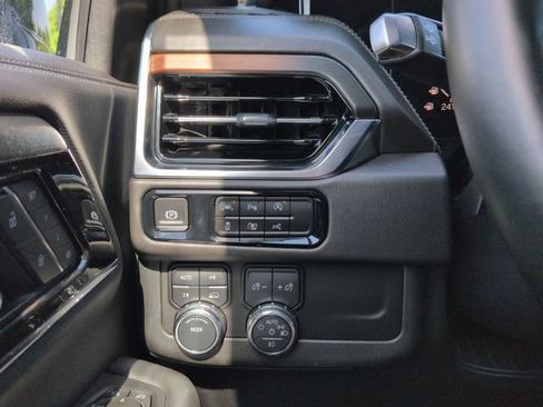 Used 2025 GMC Yukon Denali AWD/4WD image 20