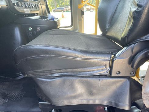 Used 2015 Chevrolet Express 4500 w/ Shuttle Bus Package RWD image 13