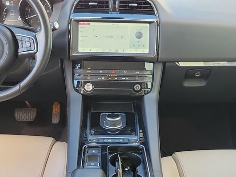 Used 2020 Jaguar F-PACE Premium AWD/4WD image 22