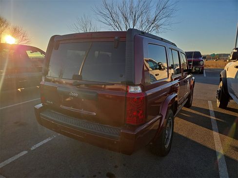 Used 2007 Jeep Commander Sport image 3
