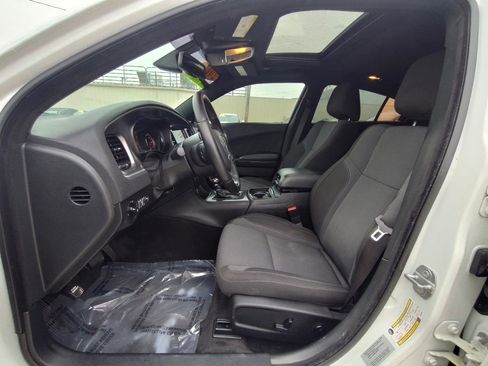 Used 2017 Dodge Charger SXT w/ Blacktop Package RWD image 33