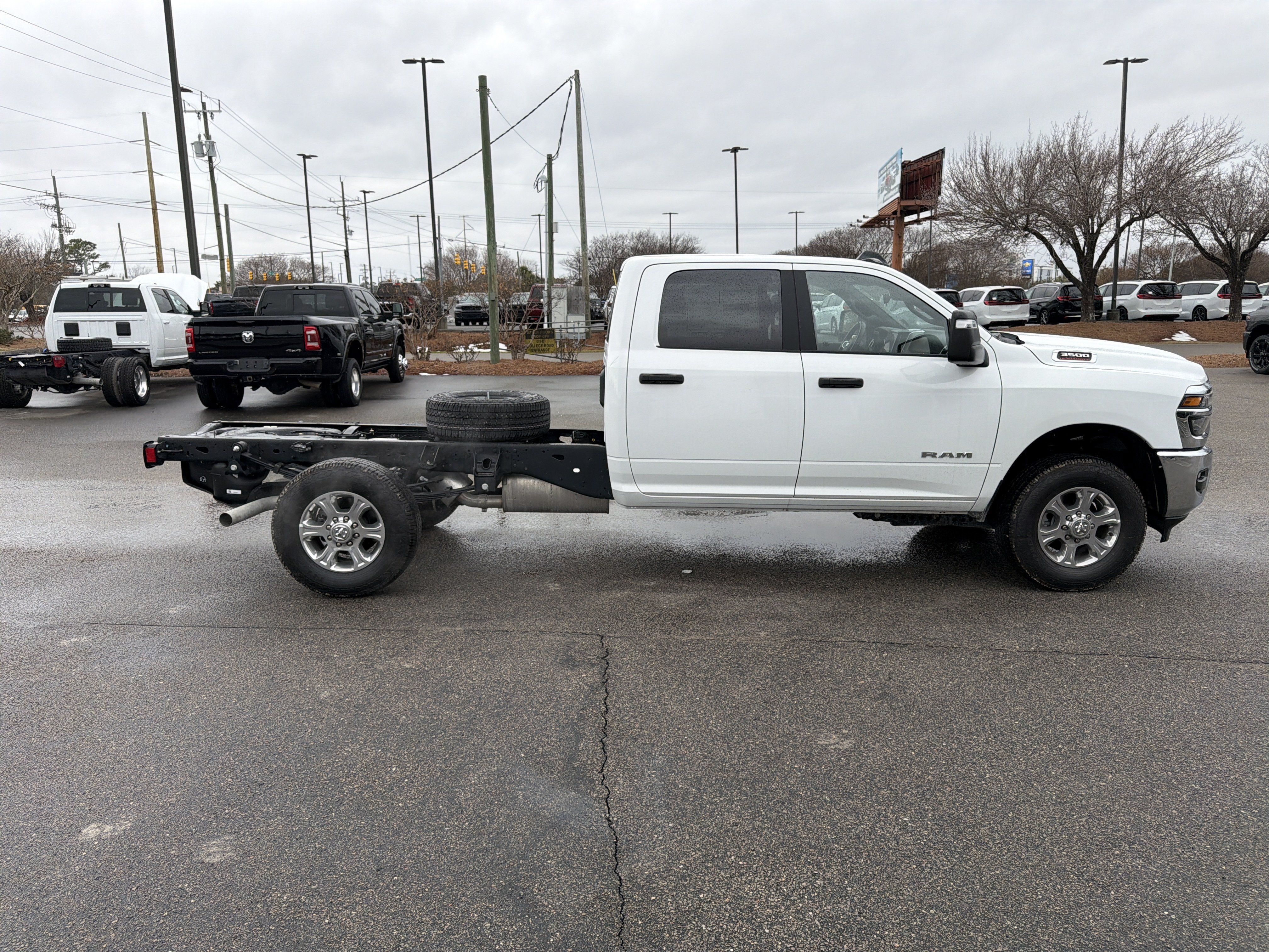 Used 2025 RAM 3500 Big Horn AWD/4WD image 9