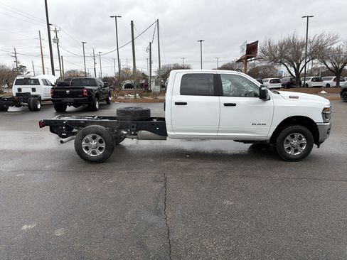 Used 2025 RAM 3500 Big Horn AWD/4WD image 9