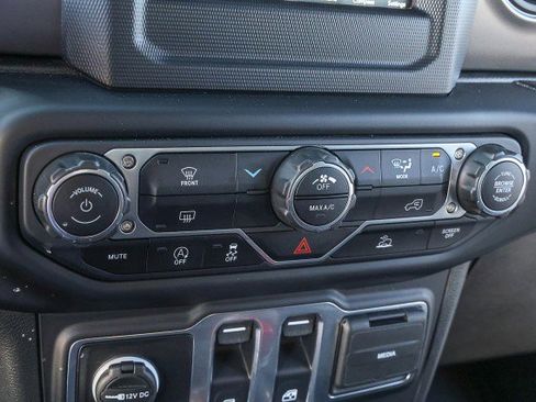 Used 2023 Jeep Wrangler Sport S image 16