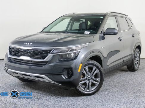 Used 2023 Kia Seltos S w/ Navigation Package AWD/4WD image 3