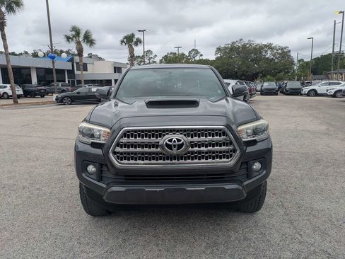 Used 2017 Toyota Tacoma TRD Sport w/ Tow Package AWD/4WD image 8