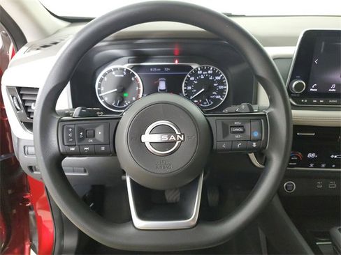 Used 2022 Nissan Rogue SV image 26