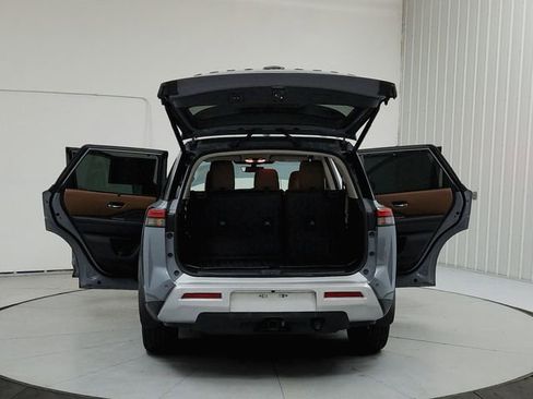 Used 2023 Nissan Pathfinder Platinum w/ Black Appearance Package image 14