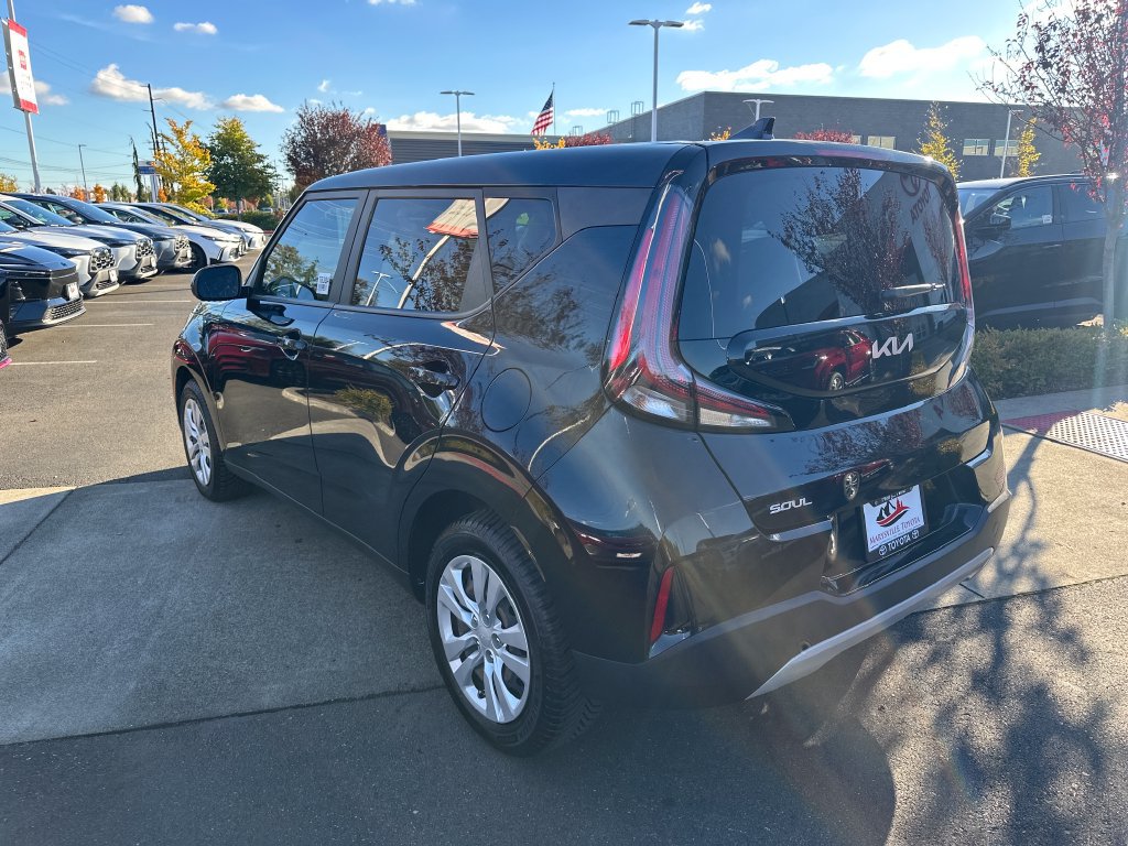 Used 2023 Kia Soul LX FWD image 3