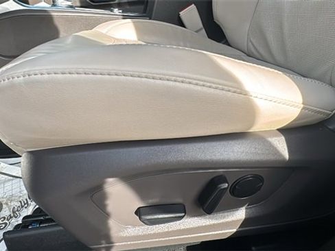 Certified 2023 Ford Explorer Platinum w/ Class IV Trailer Tow Package image 8