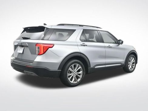 Used 2023 Ford Explorer XLT w/ Equipment Group 202A RWD image 6