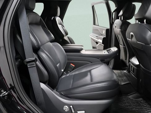 Used 2025 Lincoln Navigator Reserve w/ Jet Appearance Package image 28