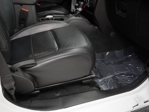 Certified 2022 Jeep Wrangler Unlimited Sahara image 50