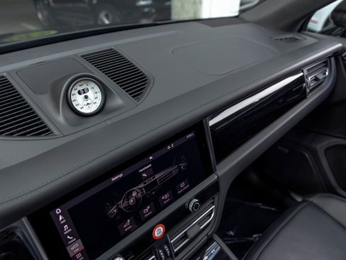Certified 2022 Porsche Macan S AWD/4WD image 36