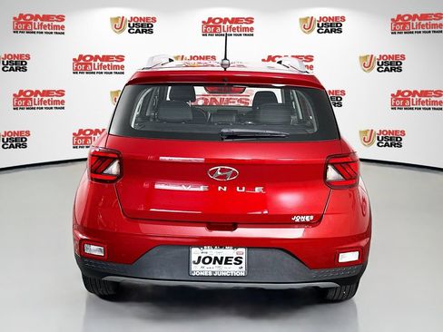 Used 2024 Hyundai Venue SEL FWD image 15