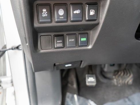 Used 2020 Nissan Rogue SV image 22