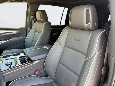 Certified 2026 Cadillac Escalade ESV Luxury RWD image 24