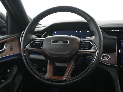 Used 2025 Jeep Grand Cherokee Summit w/ Luxury Tech Group V AWD/4WD image 18