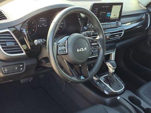 Used 2023 Kia Seltos EX image 8