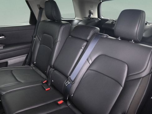 Used 2025 Nissan Pathfinder SL FWD image 34