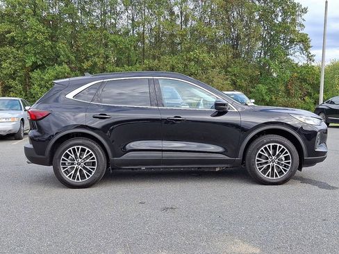 Used 2025 Ford Escape SE image 7