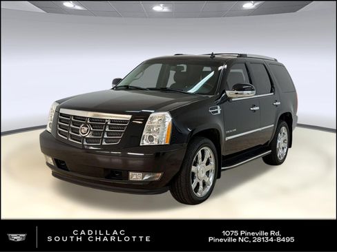 Used 2011 Cadillac Escalade Luxury AWD/4WD image 1