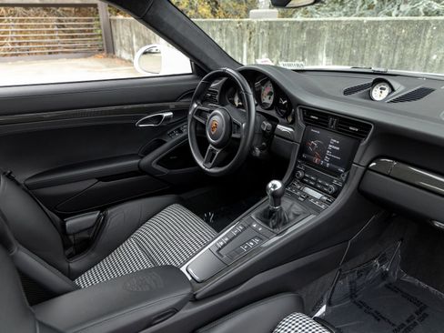 Certified 2018 Porsche 911 GT3 RWD image 45