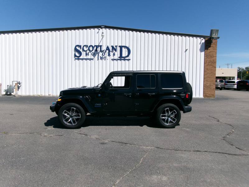 Used 2024 Jeep Wrangler Unlimited AWD/4WD image 1