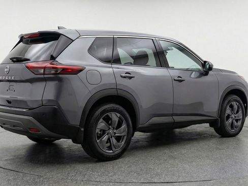 Used 2025 Nissan Rogue SV image 9