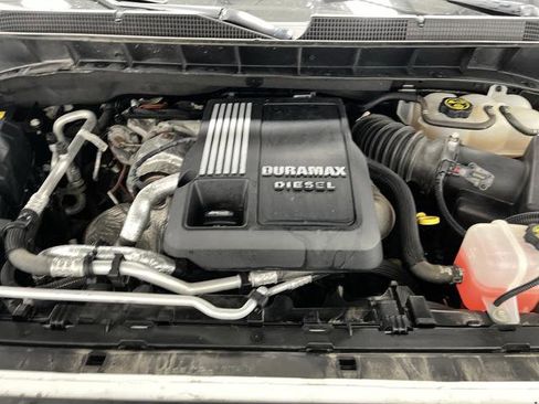 Used 2023 Chevrolet Silverado 1500 LT AWD/4WD image 38