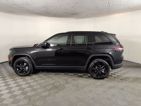 Certified 2025 Jeep Grand Cherokee Limited w/ Black Appearance Package image 9