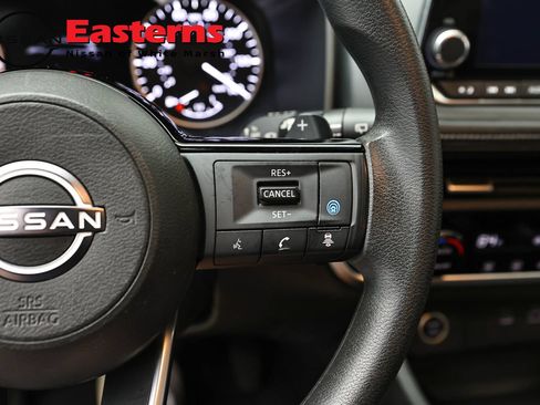 Used 2023 Nissan Rogue SV AWD/4WD image 16