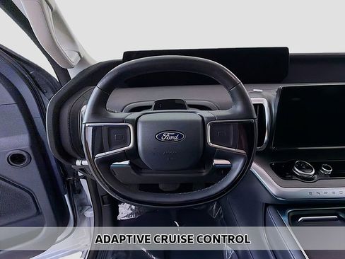 Used 2025 Ford Expedition Platinum AWD/4WD image 5