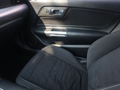 Used 2016 Ford Mustang Coupe RWD image 11